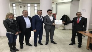 Bartın'ın en genç meclis üyesi mazbatasını aldı