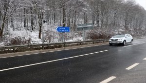 Bolu Dağı'nda kar yağışı