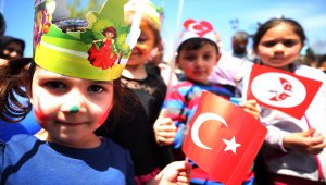 Çocuklar hem eğlendi hem doğayı güzelleştirdi