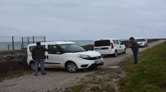Denizde boğulma tehlikesi geçiren kadını polis kurtardı