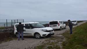 Denizde boğulma tehlikesi geçiren kadını polis kurtardı