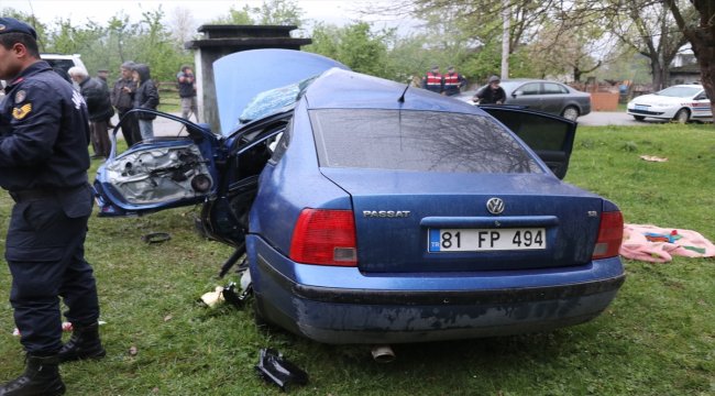 Düzce'de takla atan otomobildeki 3 kişi yaralandı