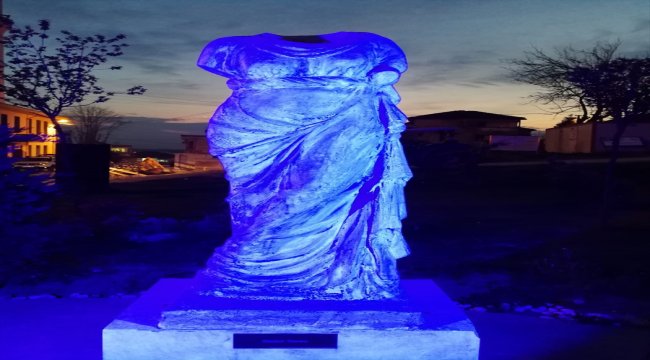 Düzce'nin tarihi yerleri otizm için maviye büründü