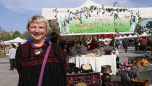 Festivalde 50 çeşit ottan yemek yapıldı