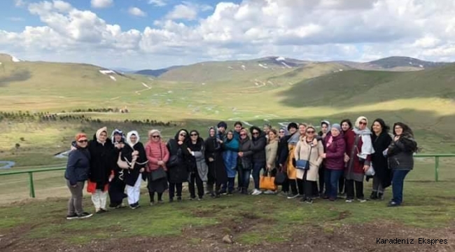 FRANSA'DAN GELDİLER PERŞEMBE YAYLASINA HAYRAN KALIP DÖNDÜLER