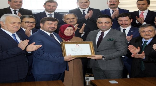Giresun Belediye Başkanı Şenlikoğlu, mazbatasını aldı