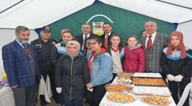 Görele'de öğrencilerden Yemen için kermes
