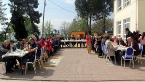 Huzurevi sakinleri ilkokul öğrencileriyle buluştu