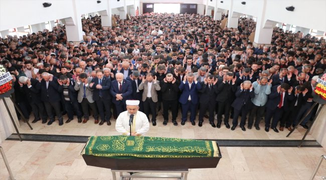 Kazada ölen genç son yolculuğa uğurlandı