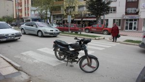 Motosikletin çarptığı yaya yaşamını yitirdi
