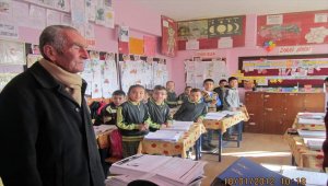 Öğrenciler hayırsever iş adamının kabrini ziyaret etti