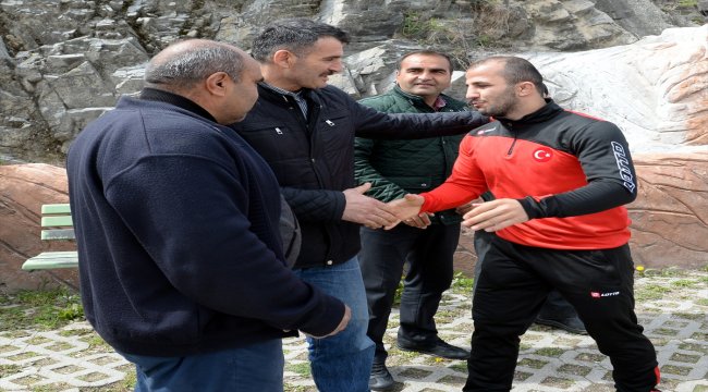 Şampiyon Mustafa Kaya memleketinde coşku ile karşılandı