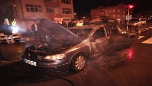 Samsun'da hareket halindeki otomobil yandı