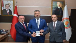 Topaloğlu çiçeklerden elde edilen geliri bağışladı
