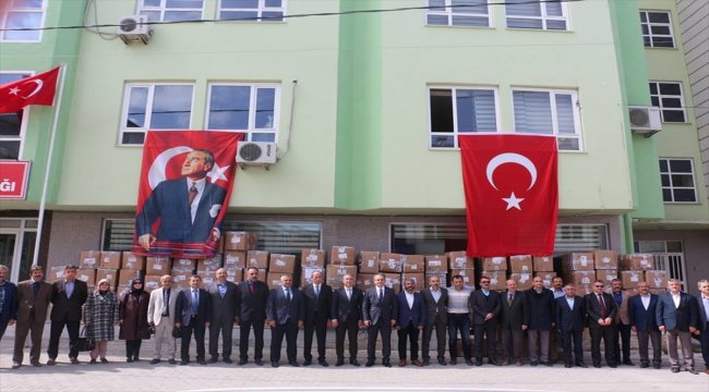 Tosya'daki ihtiyaç sahibi öğrencilere yardım