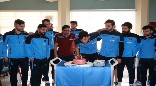 Trabzonspor'da Uğurcan'a doğum günü kutlaması