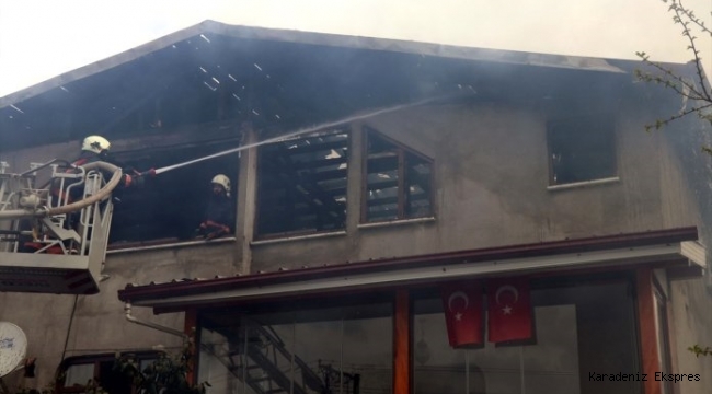 Yufka pişirirken evi yaktılar