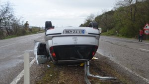 Zonguldak'ta otomobil devrildi: 3 yaralı