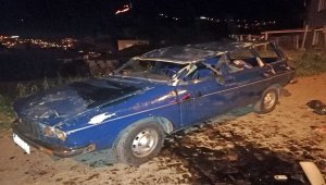 Amasya'da otomobil 3,5 metreden alt yola düştü: 2 yaralı