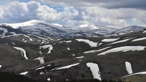 Baharda yayla yollarında kar temizliği