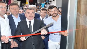Başkan Özdemir, açılış kurdelesini döner bıçağıyla kesti