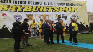 Bayburt İl Özel İdare şampiyonluk kupasını aldı