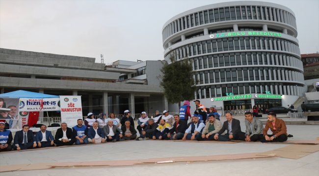 Belediyeden çıkartılan işçiler simit ve suyla oruç açtı