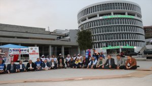 Belediyeden çıkartılan işçiler simit ve suyla oruç açtı