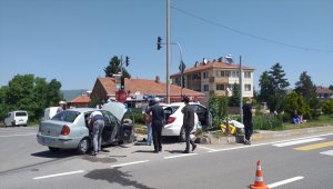Bolu'da iki otomobil çarpıştı: 4 yaralı