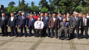 Çarşamba'da engelliler, Atatürk Anıtı'na çelenk sundu