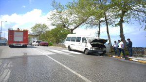 Düzce'de park halindeki minibüs yandı