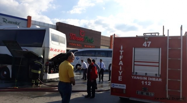 Düzce'de yolcu otobüsünün motoru yandı