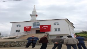 Eynesil'de yapımı tamamlanan cami açıldı