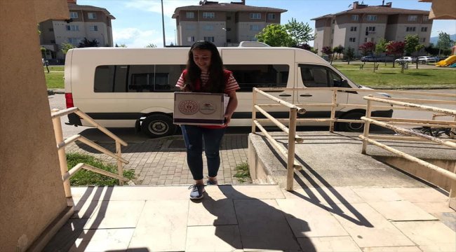 Gençlik Merkezinden ramazan paketi yardımı