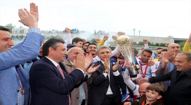 Hekimoğlu Trabzon, şampiyonluk kupasını kaldırdı