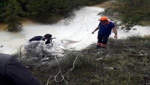 İneğini kurtarmak isterken kendisi de kuyuya düştü