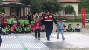 Jandarmadan öğrencilere trafik eğitimi