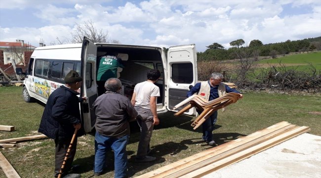 Kastamonu'da evi yanan aileye yardım