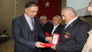 Kıbrıs gazilerine madalya ve berat verildi