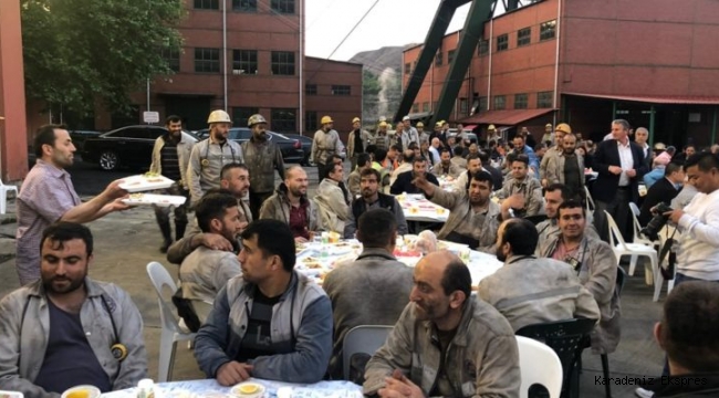 Madenciler iftar yaptı