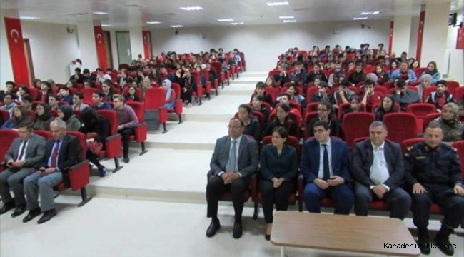Merzifon'da lise öğrencilerine trafik eğitimi