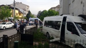 Öğrenci servisi ile otomobil çarpıştı: 4 yaralı