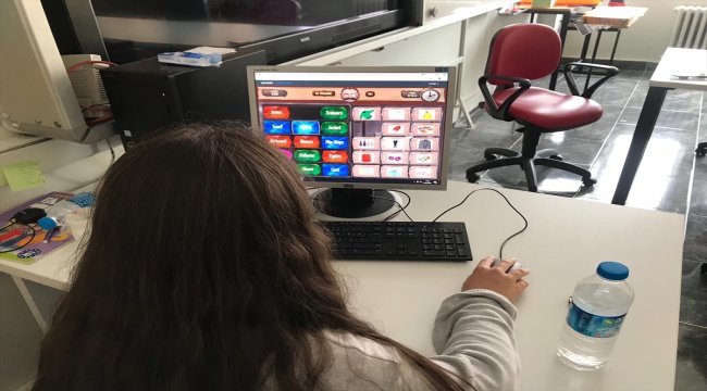 Öğrenciler İngilizce'yi oyunla öğreniyor