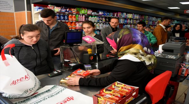 Özel öğrenciler markette alışveriş yaptı