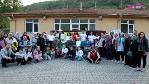 Sahne tozunu köylere taşıyorlar