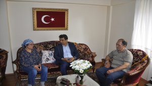 Şehit öğretmenin annesine Anneler Günü ziyareti