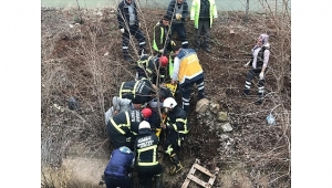 Sulama kanalına düşen çocuğu itfaiye kurtardı