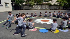 Tarihi ilçede geleneksel sokak oyunları yaşatılıyor