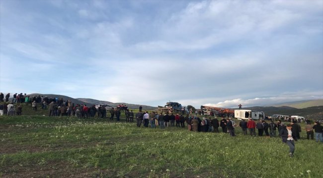 Taziyeden dönenleri taşıyan otobüs devrildi: 2 ölü, 10 yaralı