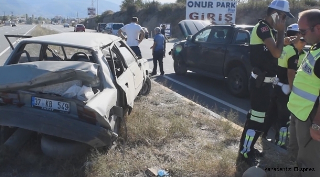 Tosya'da traktör ile kamyon çarpıştı: 2 yaralı